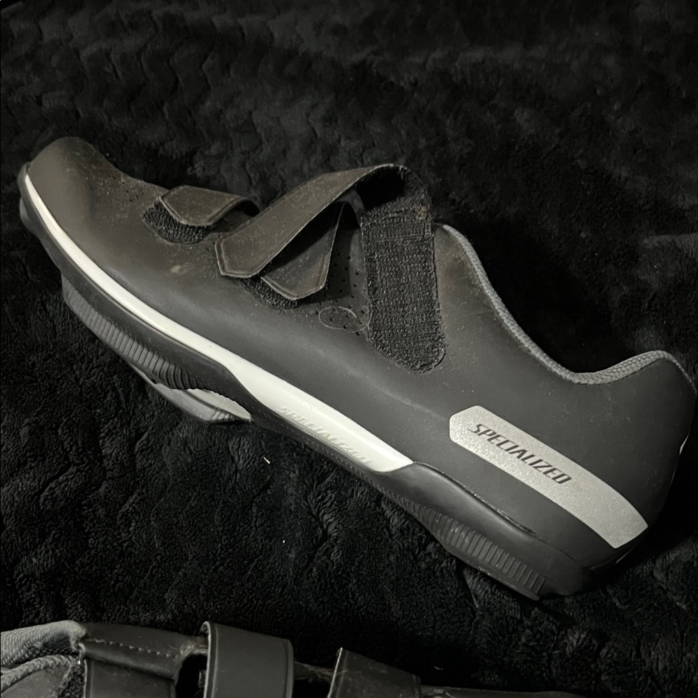 Specialized Men's Black and Silver Athletic Shoes